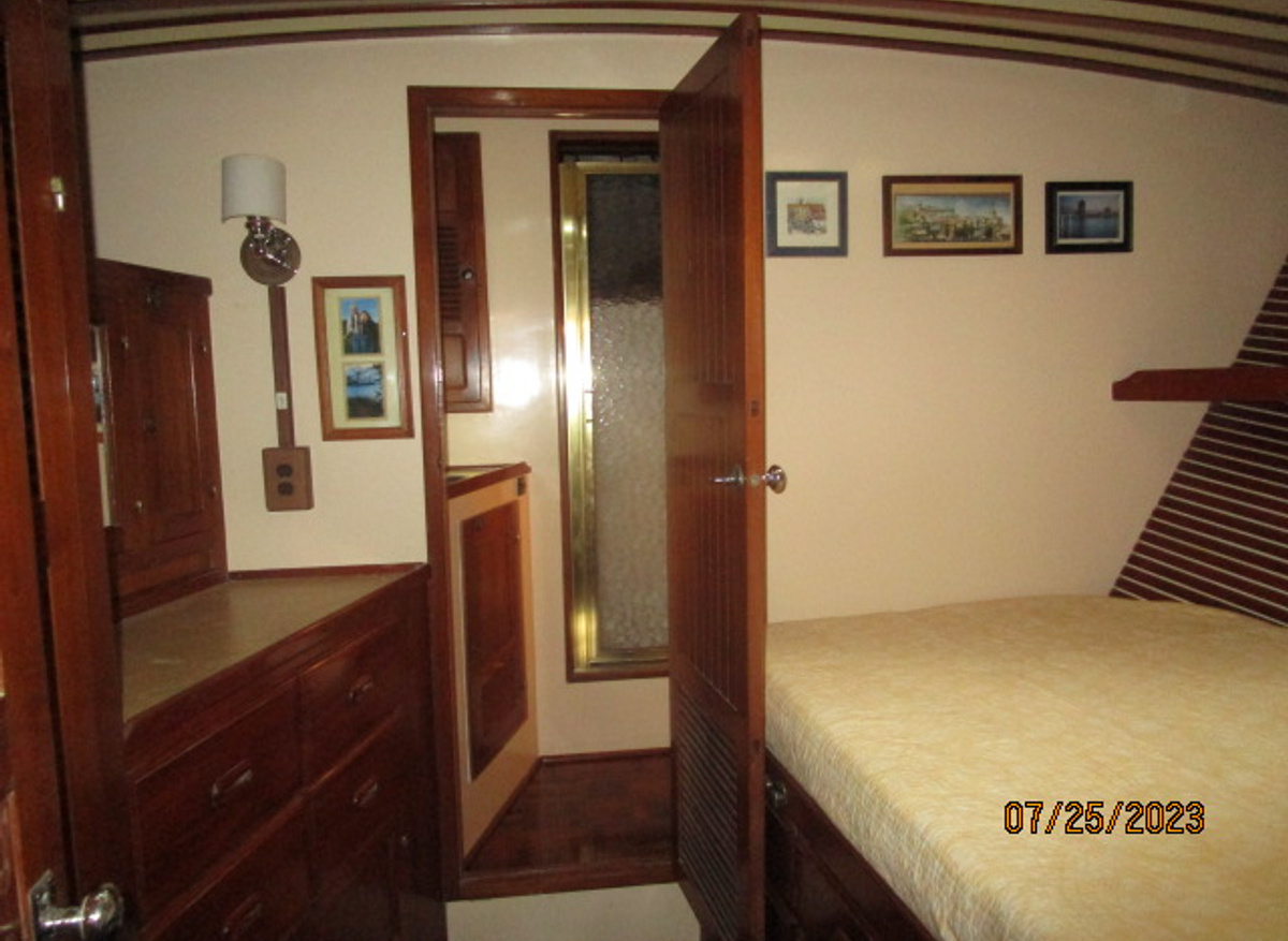 Escort master stateroom 7-25-23.JPG