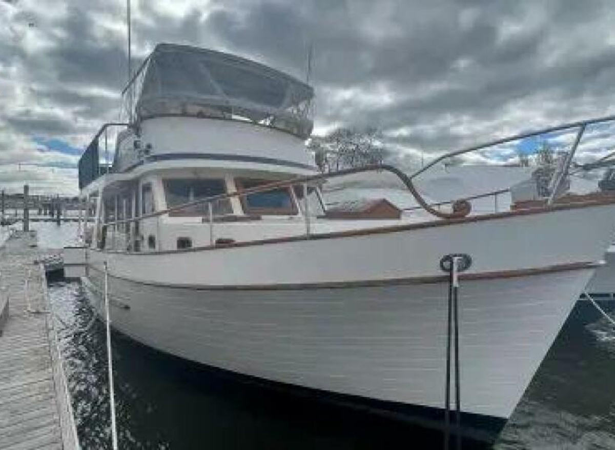 Image of 40' Marine Trader Europa Sedan 1984 