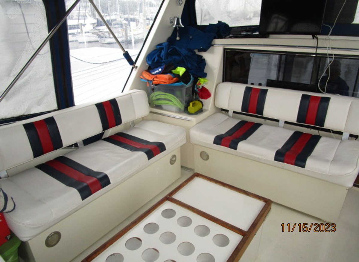 Rancho Deluxe flybridge stbd aft seating 11-15-23.JPG