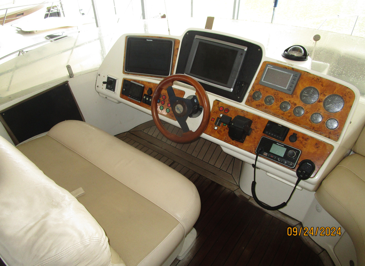 Ebbtide flybridge helm1 9-24-24.JPG 1