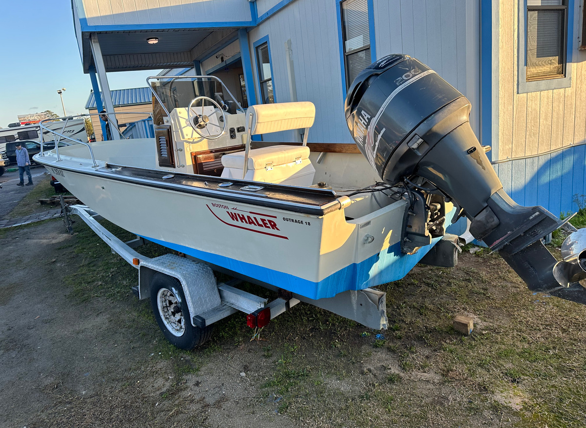 Image of 19' Boston Whaler Outrage 1984