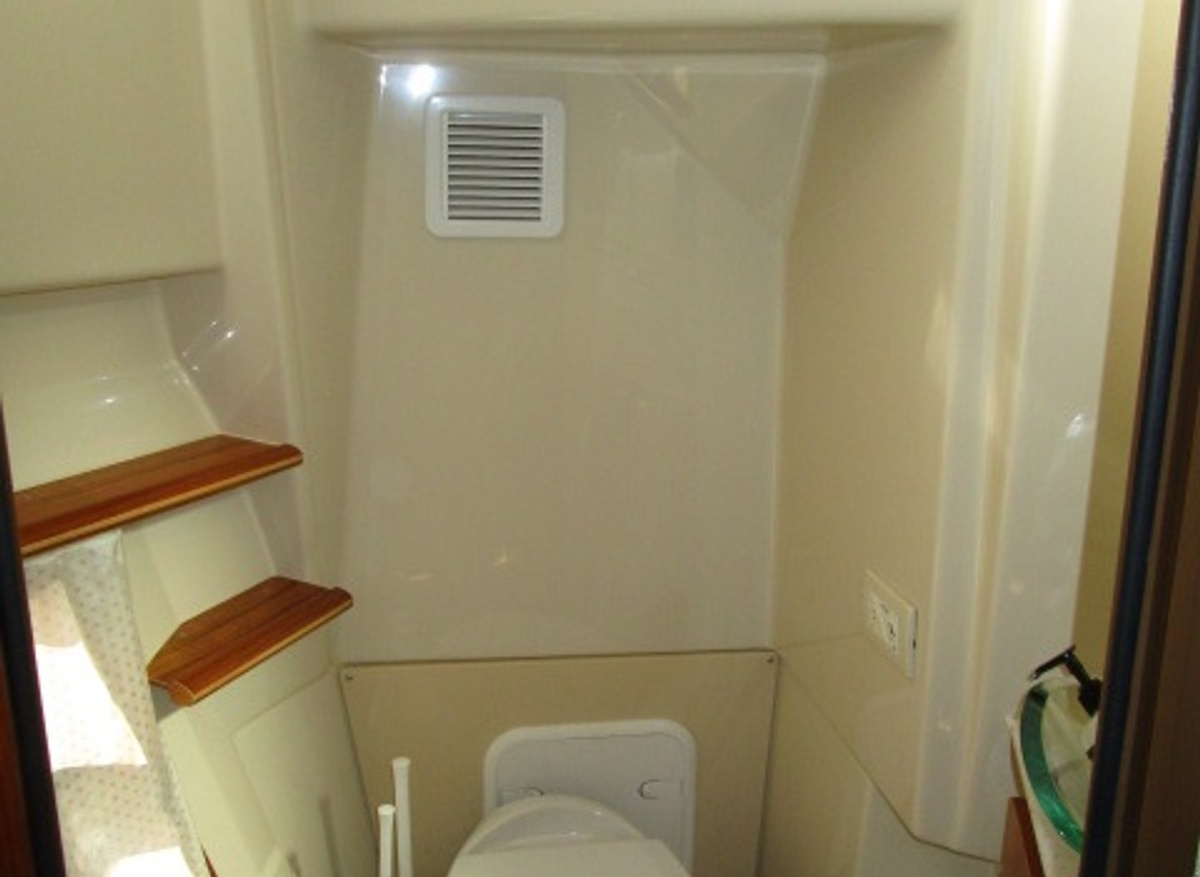 Endeavor guest stateroom head 5-16-24.JPG