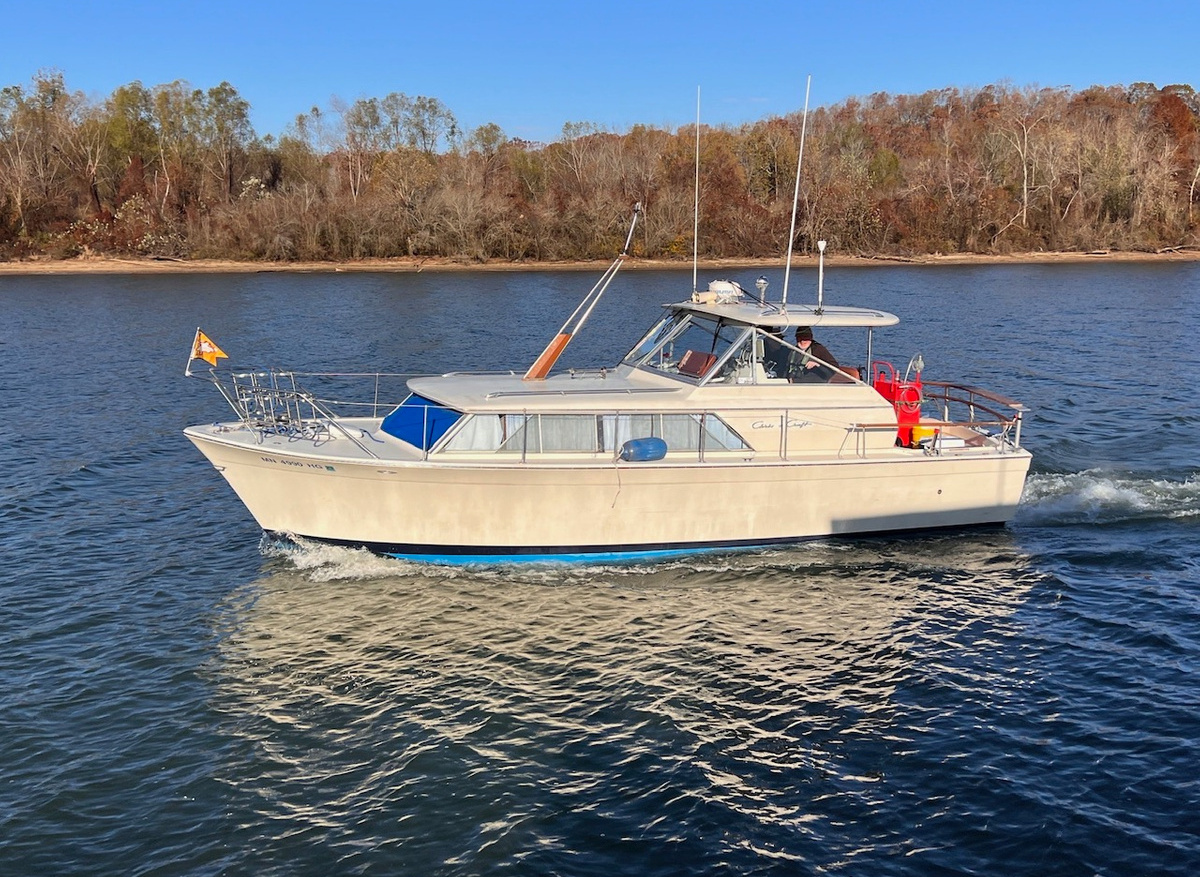 Image of May not be a LOOP boat, but lots of fun!  (Actually could be a Looper) 1968 Chris Craft Commander 31' for sale.