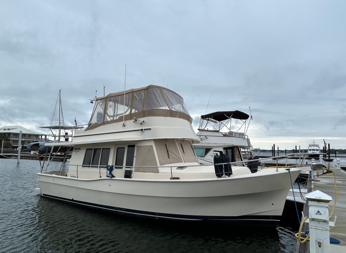 Image of 40' Mainship 2005 