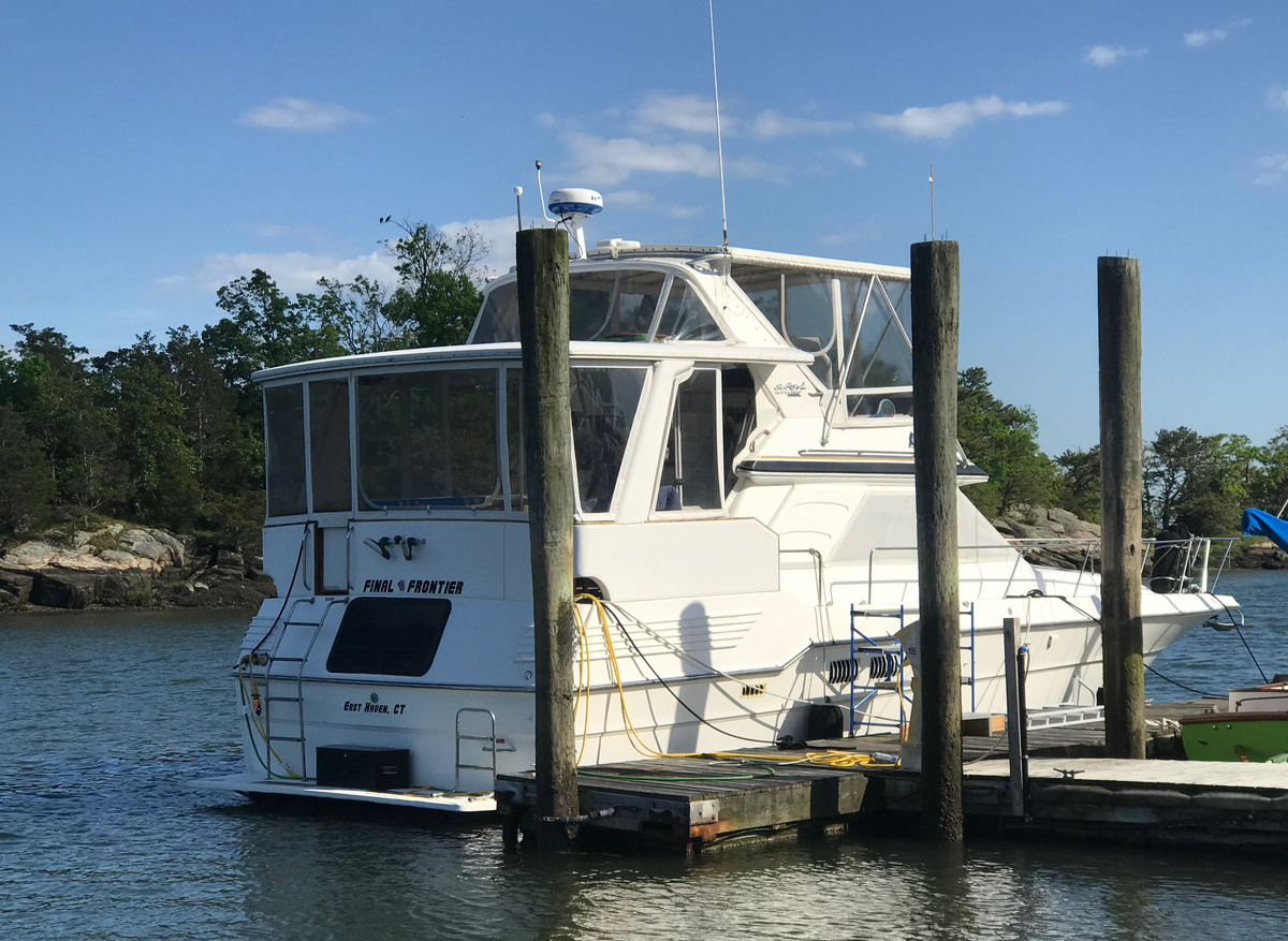 Image of 1989 SeaRay 440 Aft Cabin