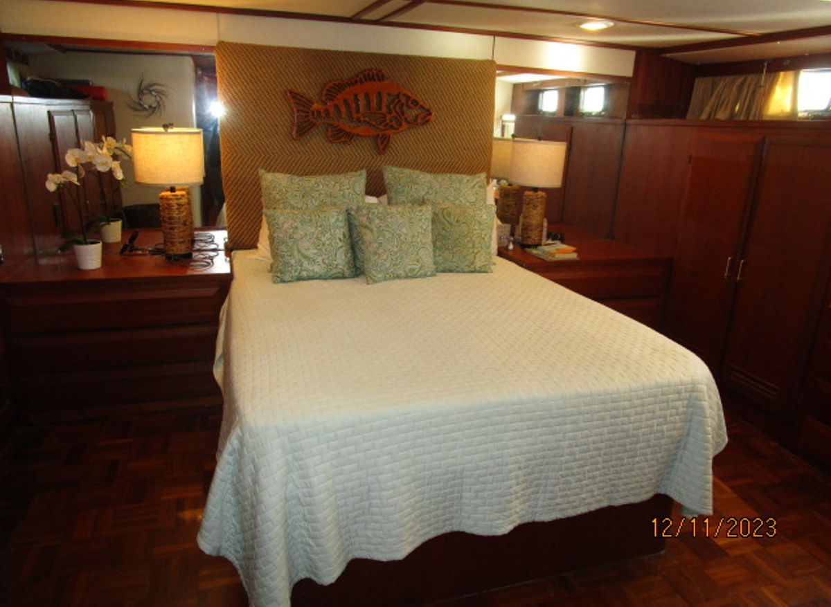 Neptune master stateroom 12-11-23.JPG