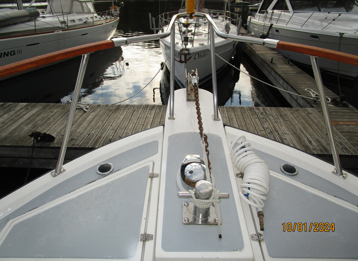 Stardust anchor windlass 10-1-24.JPG