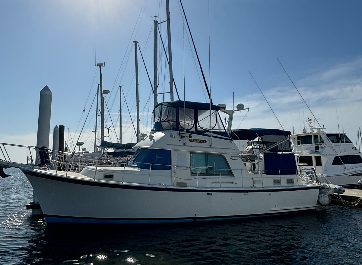 Image of 1976 Hatteras 42LRC - Long Range Cruiser