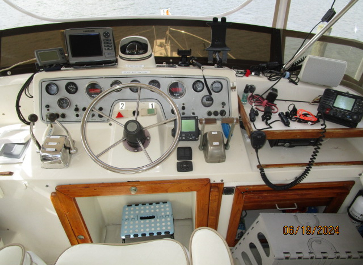 Phase II flybridge helm2 6-19-24.JPG