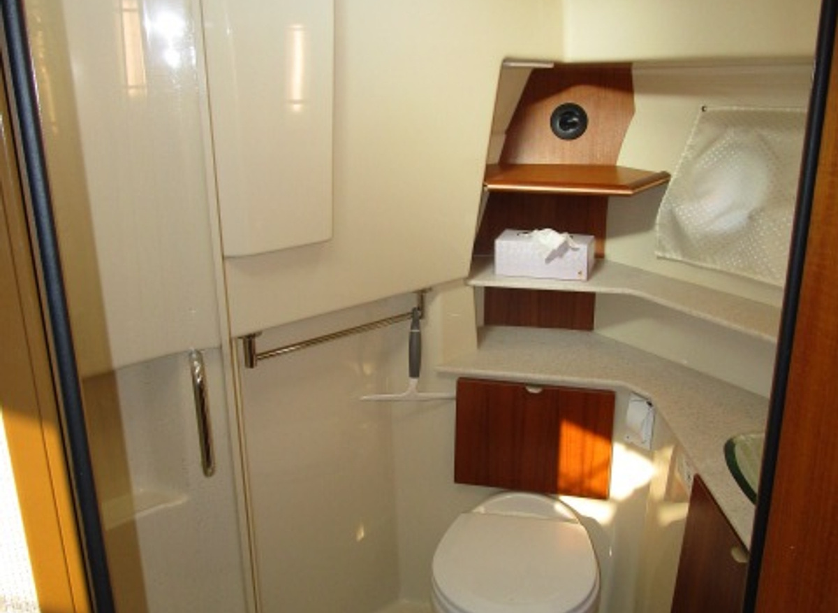 Endeavor master stateroom head 5-16-24.JPG